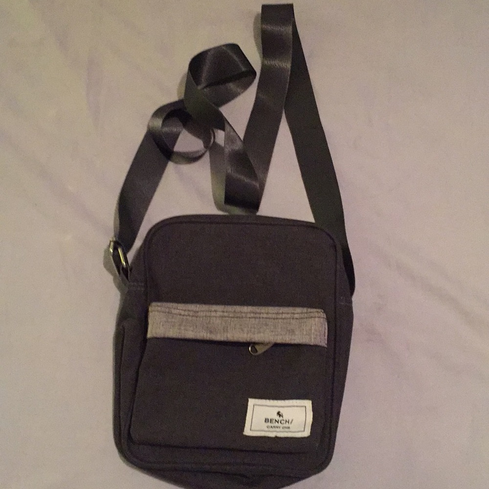 Strap bag / carry on